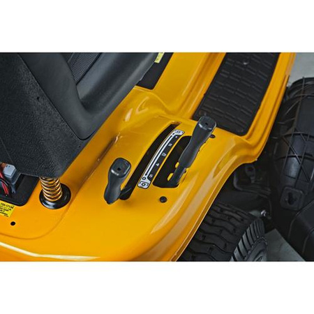 Traktor ogrodowy Cub Cadet LT2 NS92 13AB78BY603 boczy wyrzut